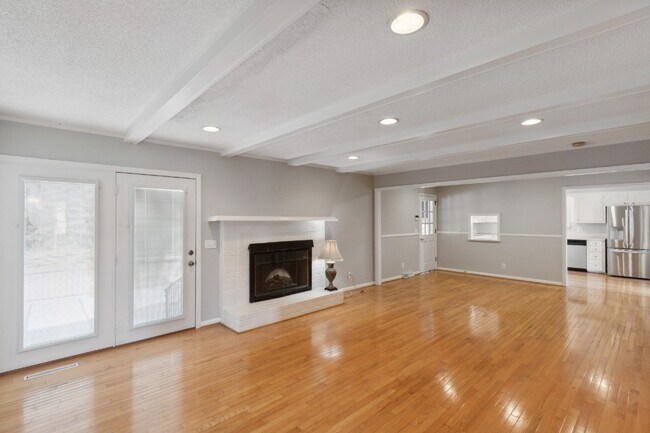 Building Photo - 220 Bartonwood Dr