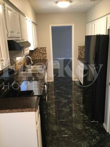 Building Photo - 5506 Maplegate Dr