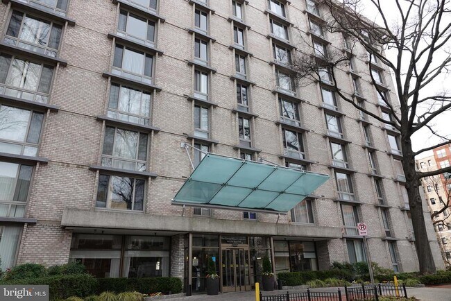 Building Photo - 950 25th St NW