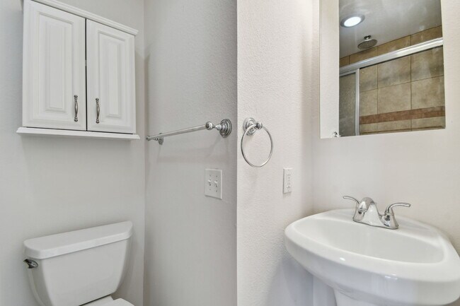 Building Photo - 345 Capri Blvd