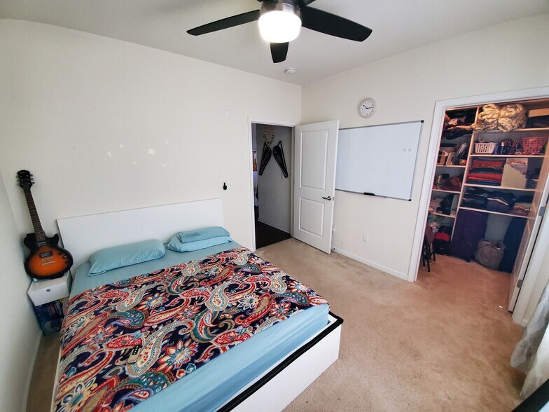 Building Photo - 737 Strassle Way