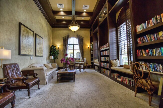 Building Photo - Seasonal Short-Term Coach Home 2-Bedrooms plus den, 2-Bath in Gran Paradiso!