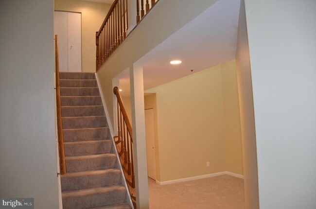 Building Photo - 1046 Spring Valley Ct