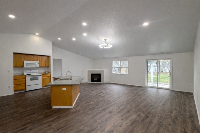Building Photo - Freshly Updated 4-Bedroom Kennewick Rental – Available Now
