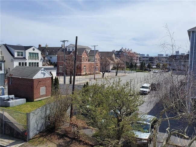 Building Photo - 31 Coddington St