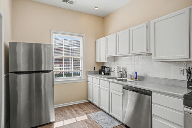 Building Photo - 552 E Macon St