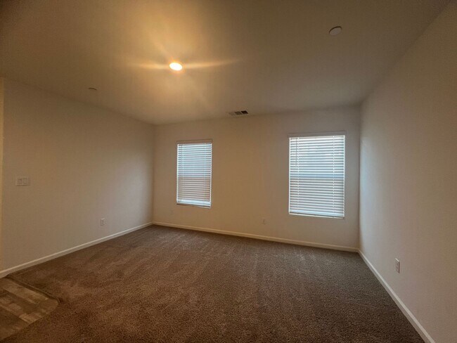 Building Photo - 5531 W Flint Way