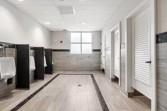 Building Photo - 5142 Lake Catalina Dr