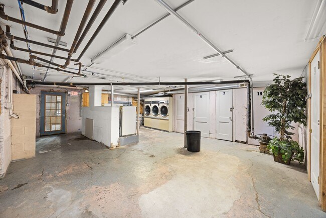 Building Photo - 5041 W 18th St