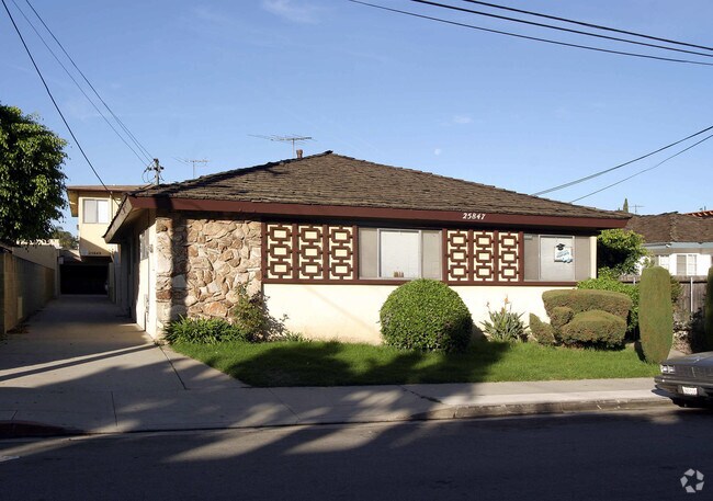 Primary Photo - 25847-25849 Viana Ave