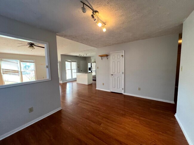 Building Photo - 5708 Icarus Cir