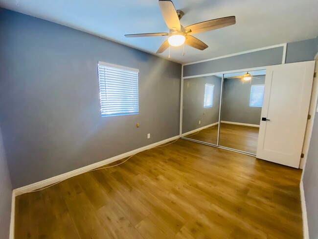 Building Photo - Lovely remodeled 3 bed 1 bath in Pacific B...