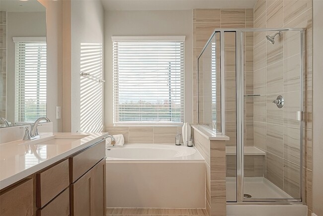 Building Photo - 8700 Laurel Crest Dr