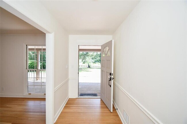 Building Photo - 17040 Birmingham Rd