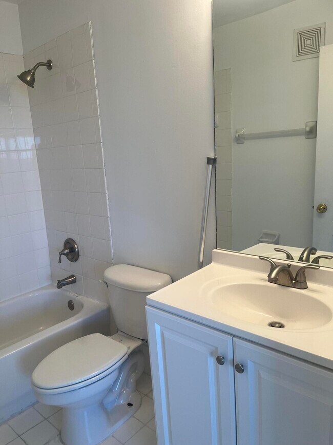 Building Photo - 2137 Shoma Dr