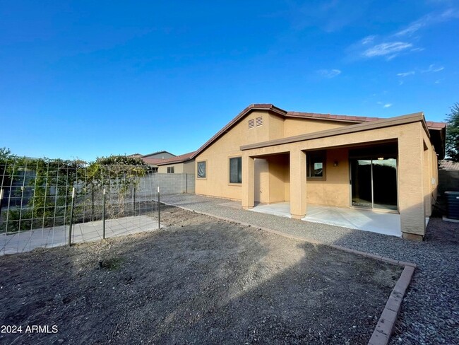 Building Photo - 28488 N Sunset Dr