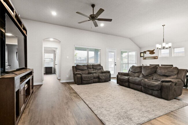 Building Photo - 907 Mclaury Cove