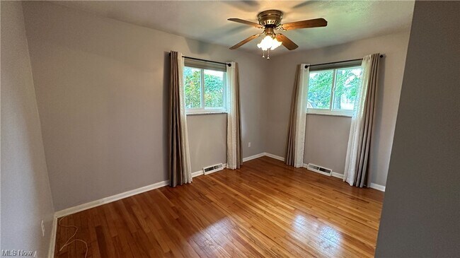 Building Photo - 4960 W Park Dr