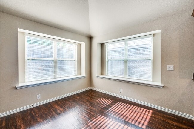 Building Photo - 4920 Lemon Grove Dr