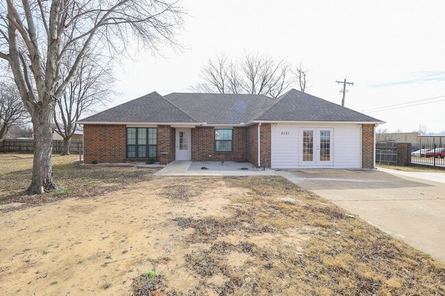 Building Photo - 4 Bed | 2 Bath in East Tulsa!