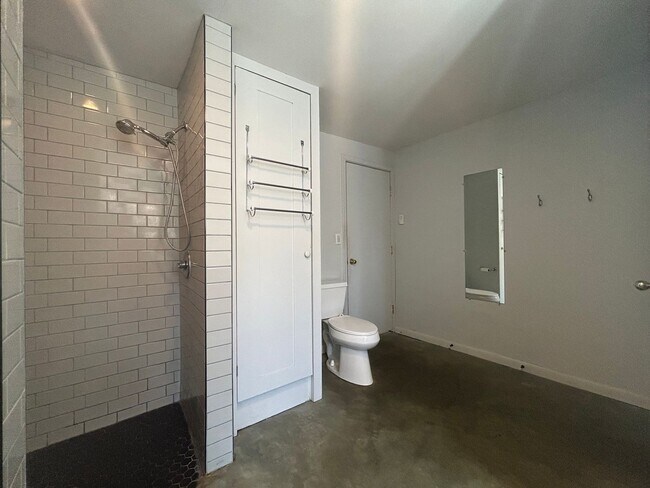 Building Photo - 1101 S Washington Ave