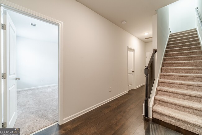 Building Photo - 2252 Talmai Dr