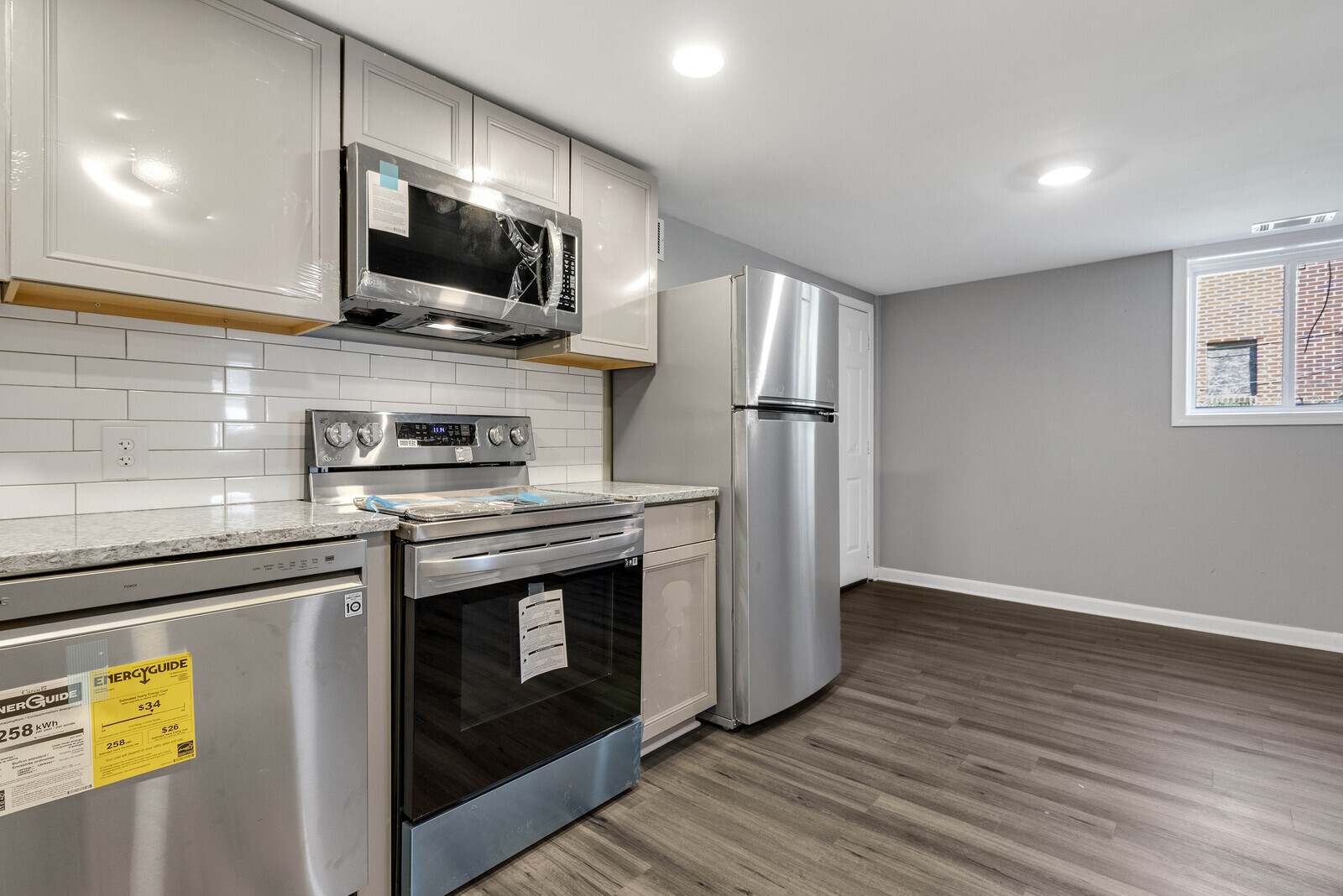 Side view of full kitchen - 2058 Nettie Ct