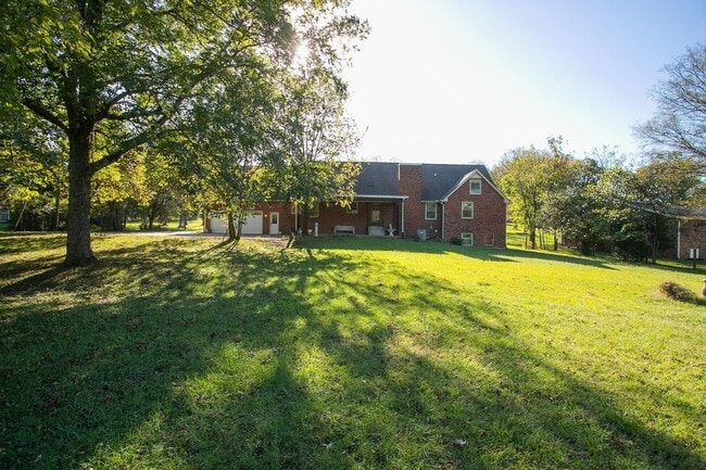 Building Photo - 2425 Mansker Dr