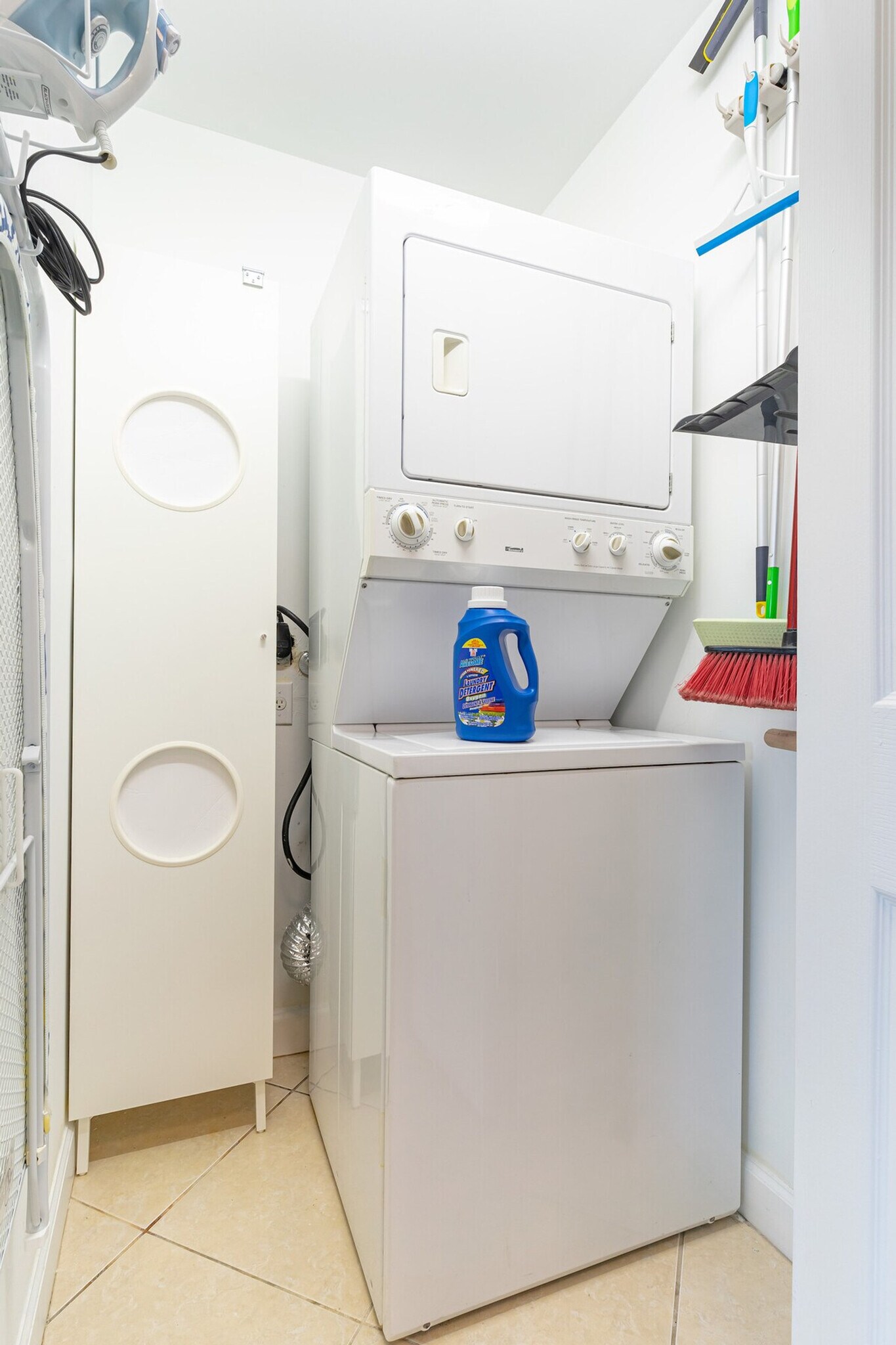 Building Photo - 3221 SW 23rd St