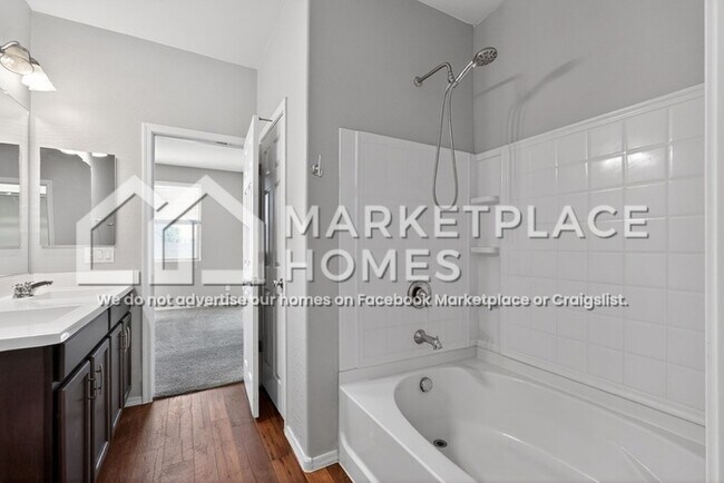 Building Photo - 5309 S 18th Pl