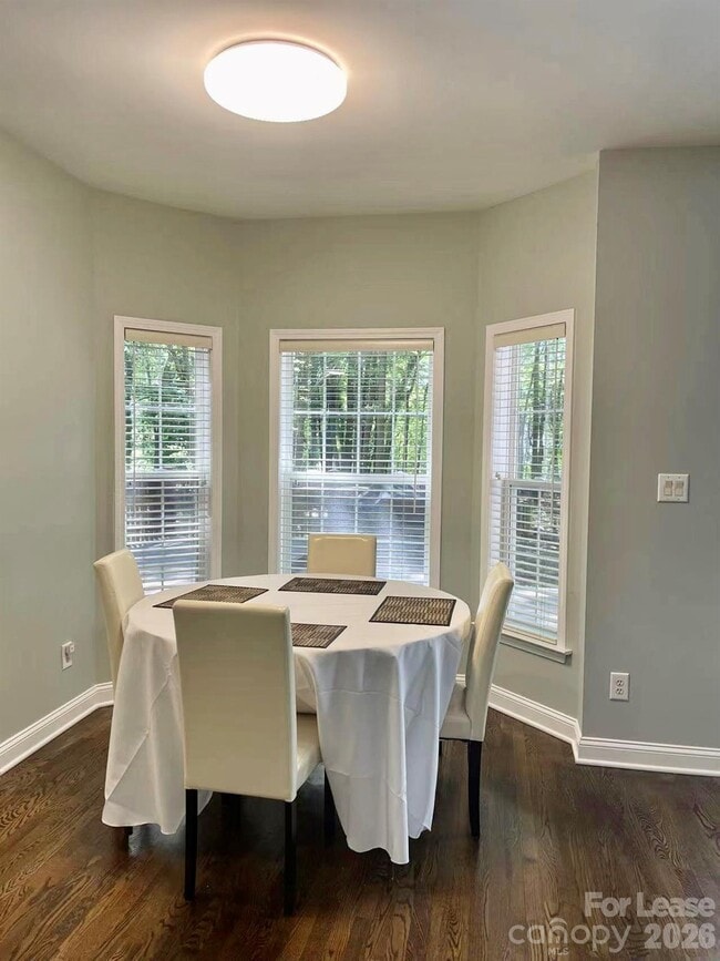Building Photo - 6025 Oakridge Ct