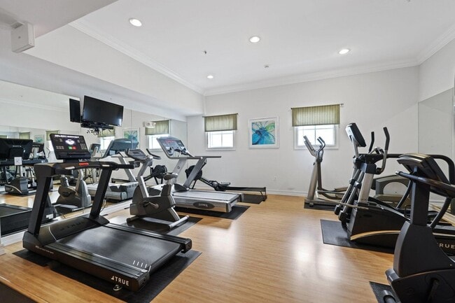 Building Photo - 250 NE 3rd Ave