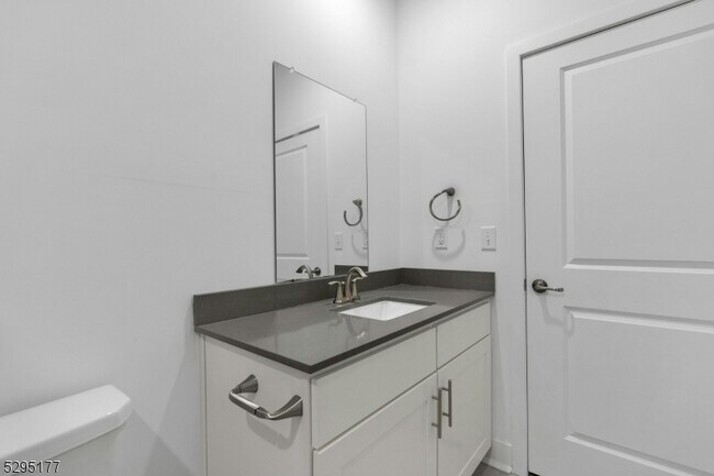 Building Photo - 19 Veterans Wy