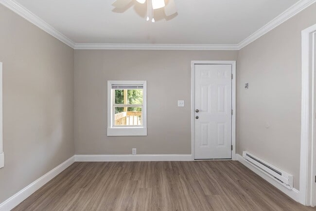 Building Photo - Two Bedroom Home!