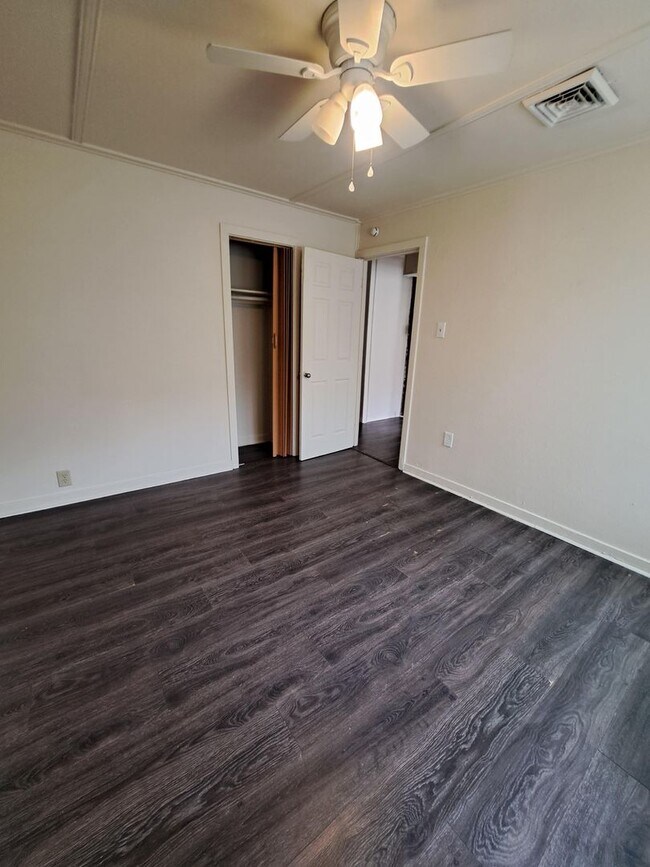 Building Photo - 387 Carver Cir