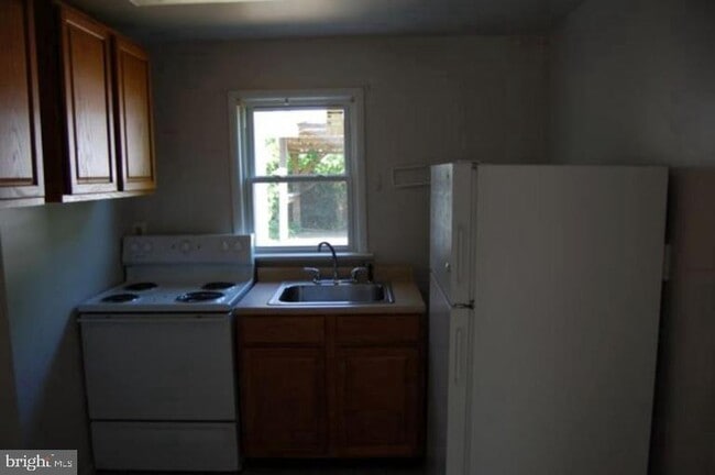 Building Photo - 2 Spruce Ln