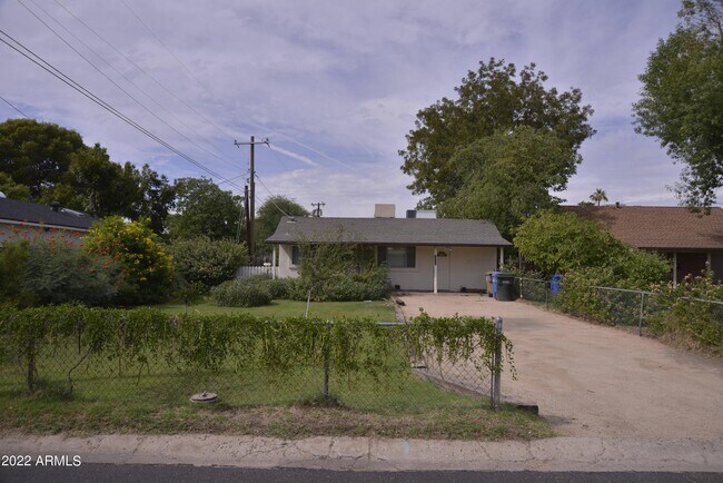 Building Photo - 5650 N 10th St