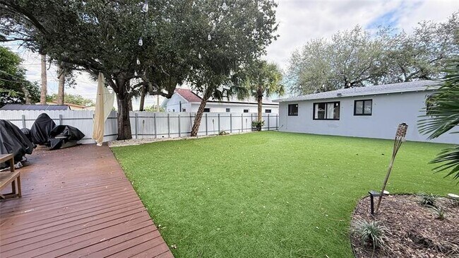 Building Photo - 433 NW 15th Way