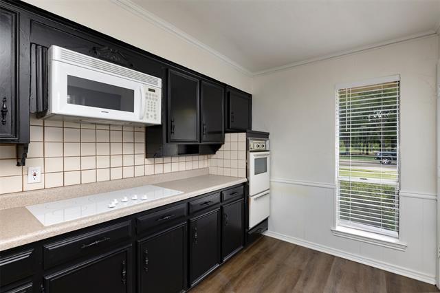 Building Photo - 2621 Pinehurst Dr