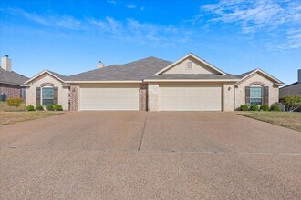 Building Photo - 3BR / 2BA Duplex in Hewitt, Texas | Midway ISD