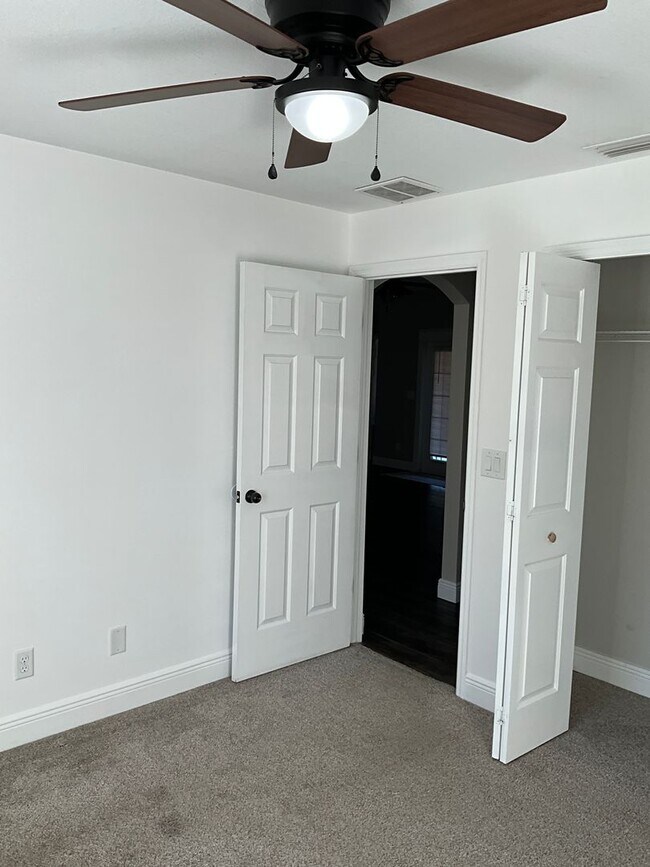 Building Photo - Gorgeous and Beautifully Maintained 3/2 Home on Close to an Acre