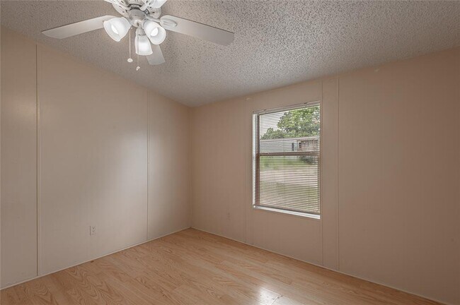 Building Photo - 1323 Avenue E