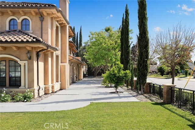 Building Photo - 536 W Camino Real Ave
