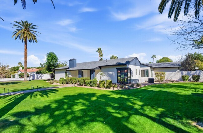 Building Photo - FULLY FURNISHED EXECUTIVE PHOENIX COUNTRY CLUB HOME IN GATED COMMUNITY