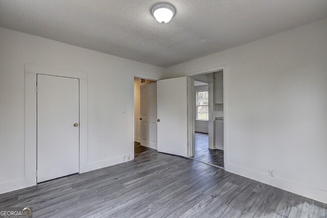 Building Photo - 3731 Bloomfield Dr