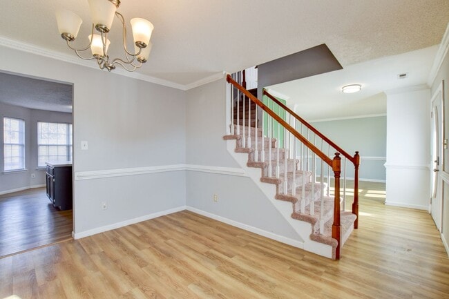 Building Photo - 214 Jouster Way