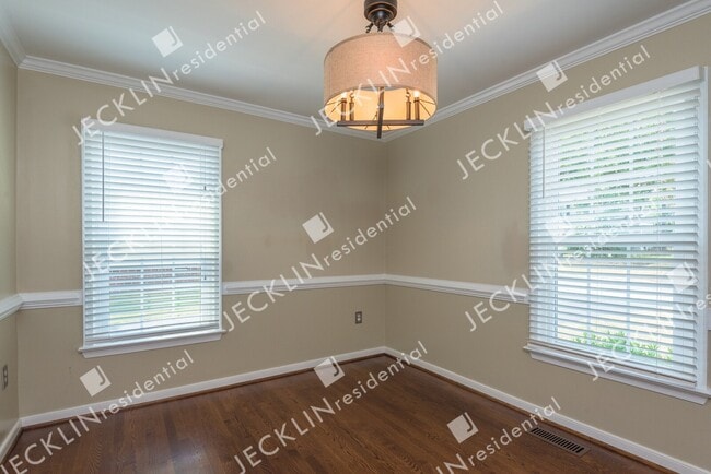 Building Photo - 2329 Horsley Dr