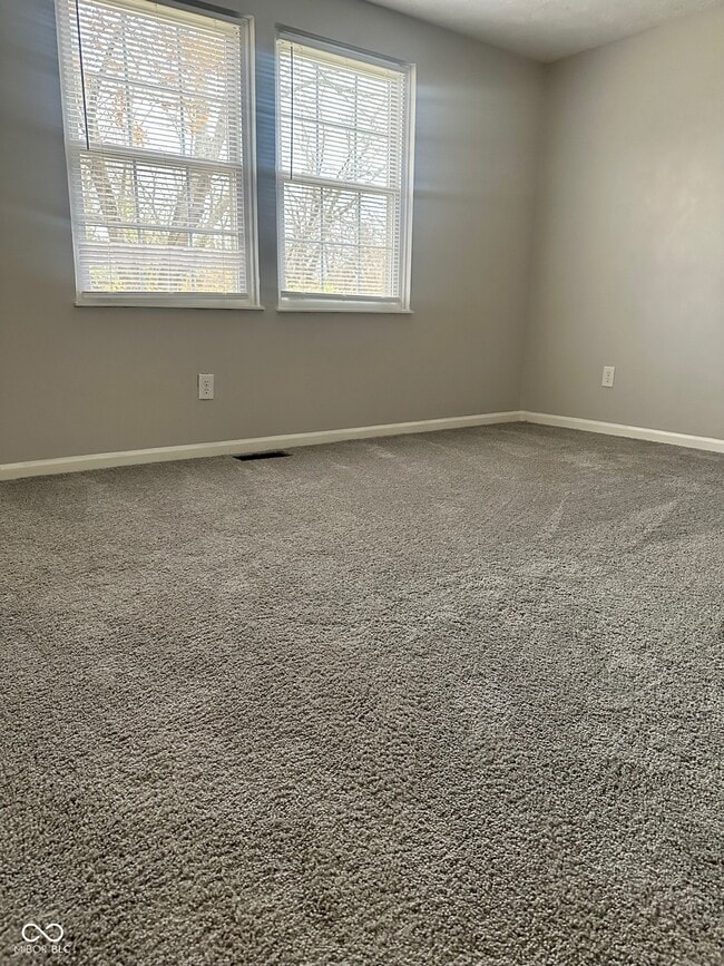 Building Photo - 5847 Lakeland Dr