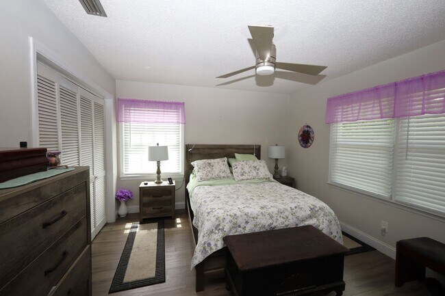 Building Photo - 3874 Camellia Dr