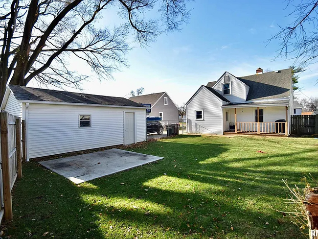 Building Photo - 216 S Thorncrest Ave